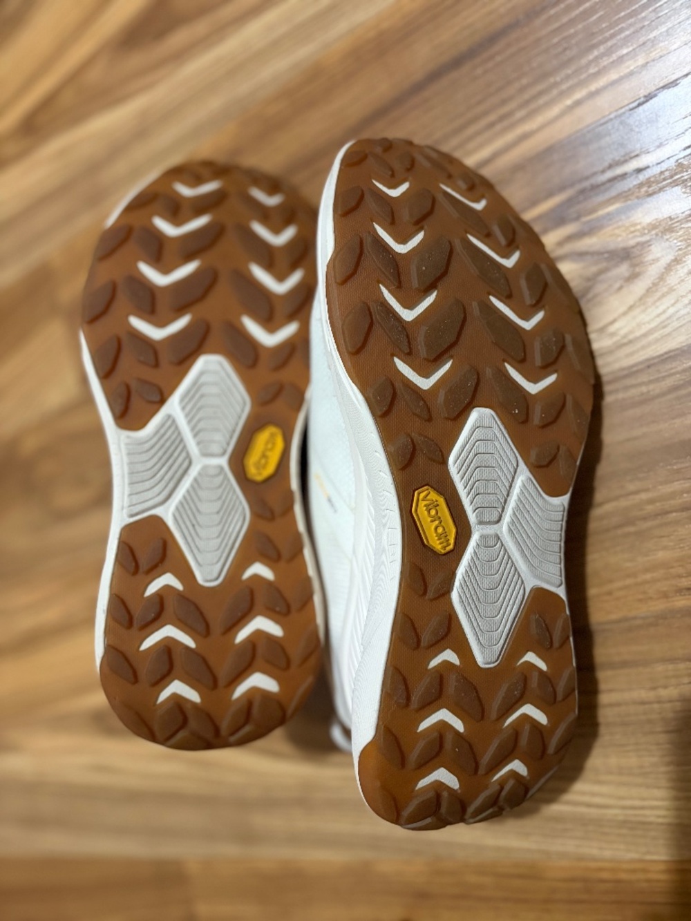 Hoka Transport - Picture 2 of 2